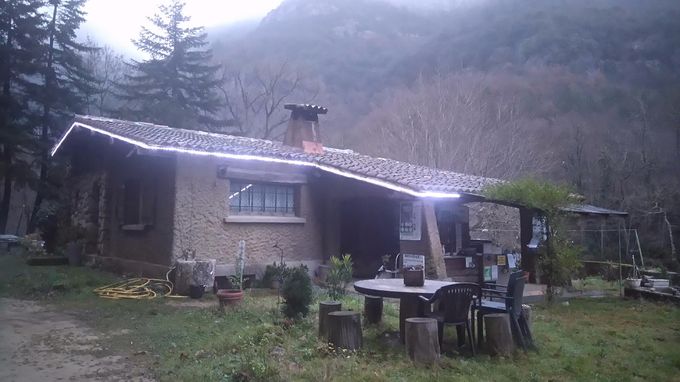 La maison du pisciculteur l'hiver: peu de soleil et beaucoup d'humidité!!